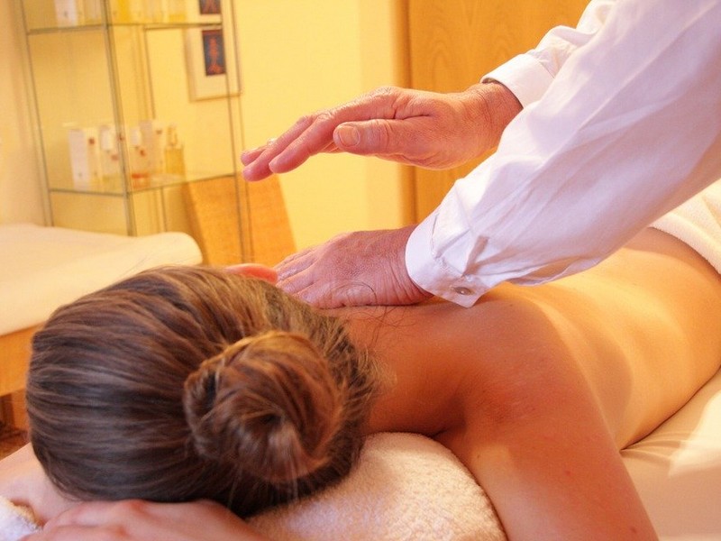 Neck And Shoulder Pain Chiropractor Surfers Paradise Near Me